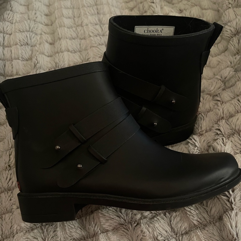 Chooka Midtown Strappy Black Rain Boots